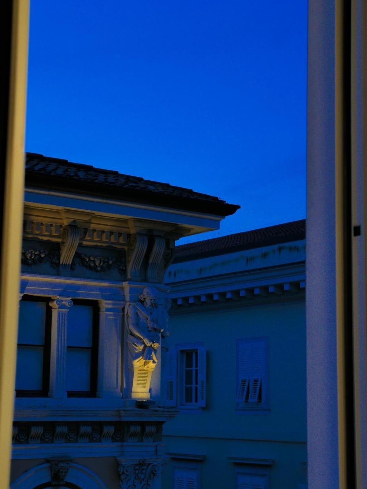 Casa Vacanze Trieste - Vista Piazza Unita Luaran gambar